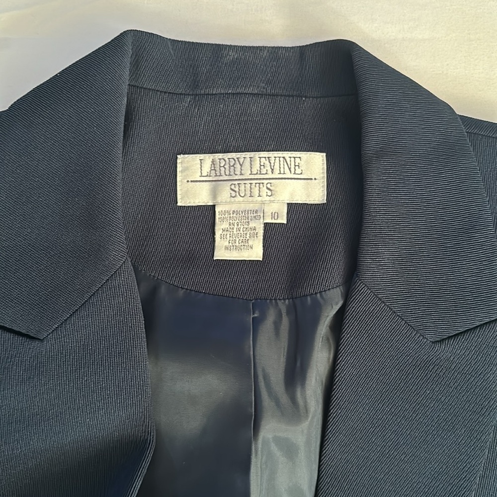 Gorgeous 2-Piece Larry Levine Suits - Picture 6 of 7